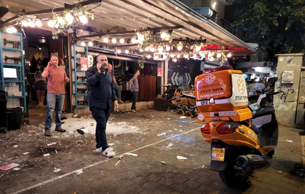 Fegyveres terrortámadás Tel-Aviv szívében két áldozattal