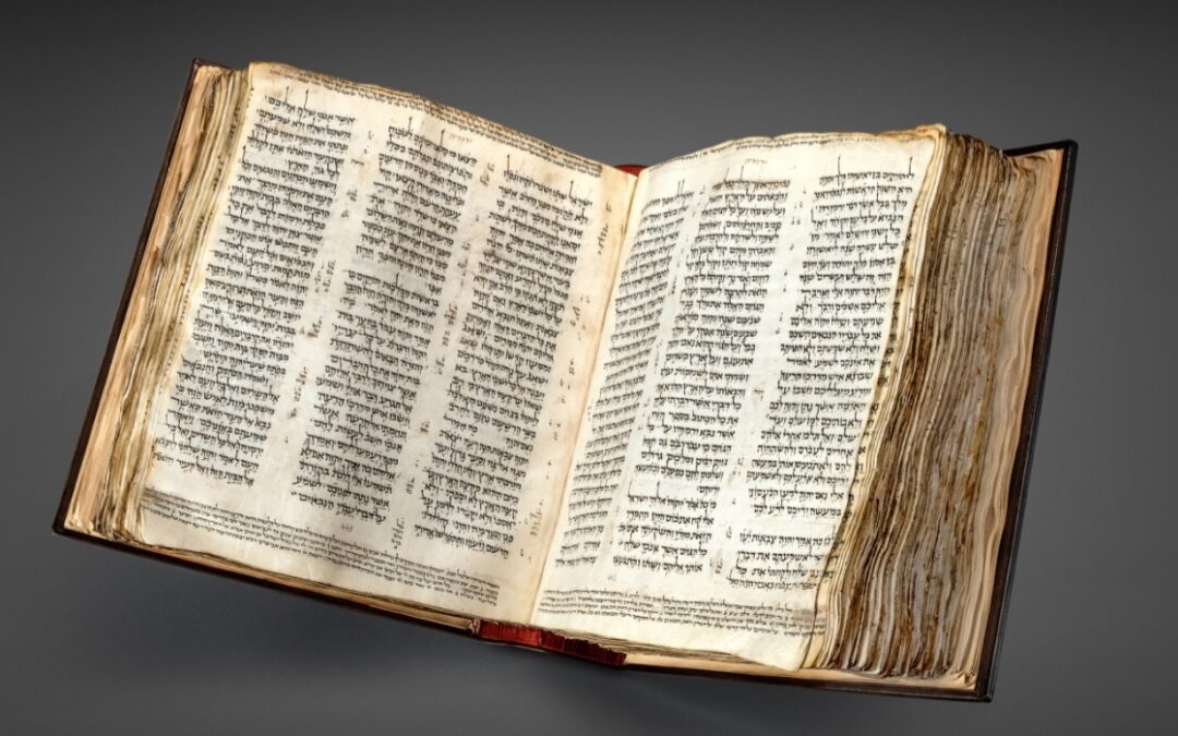 Több mint 38 millió dollárért kelt el a héber Biblia legkorábbi ismert példánya
