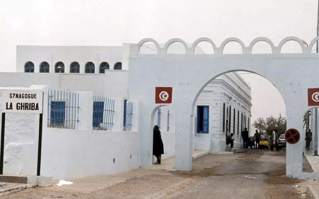 Több embert lelőtt egy támadó a tunéziai Dzserba szigetének zsinagógája előtt