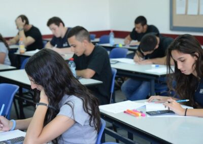 A pedagógusok tiltakozása miatt bizonyítvány és évzáró nélkül fejezték be a tanévet Izraelben a középiskolások