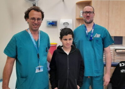Hatalmas életmentő siker: Izraeli orvosok sikeresen visszahelyezték egy elgázolt kisfiú fejét