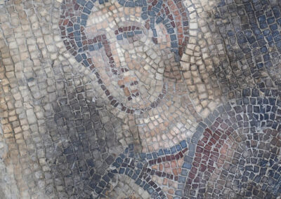 Sámsont ábrázoló, ezerötszáz éves mozaikrészletet tártak fel Izraelben