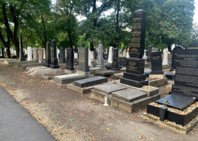 Megtisztították a rabbiparcellát a Kozma utcai temetőben