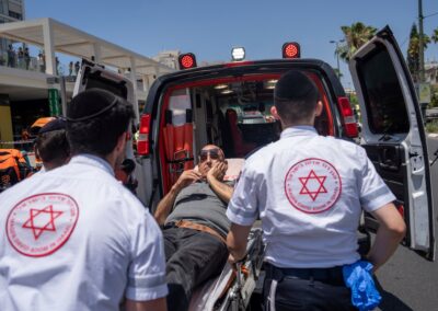 Nyolcszázra emelkedett a szombati terrortámadás halálos áldozatainak száma Izraelben, rengetegen sérültek meg