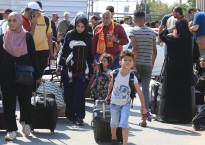 Mintegy félmillió izraeli és hétszázezer gázai hagyta el otthonát a háború miatt