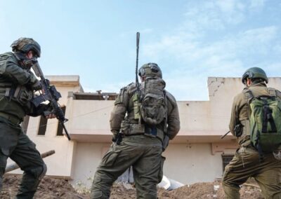Újabb fegyverraktárakat és alagutakat talált az izraeli hadsereg Gázában