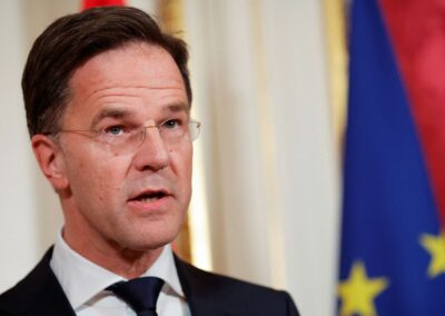 Holland miniszterelnök: “nem hagyhatjuk figyelmen kívül október 7-ét”