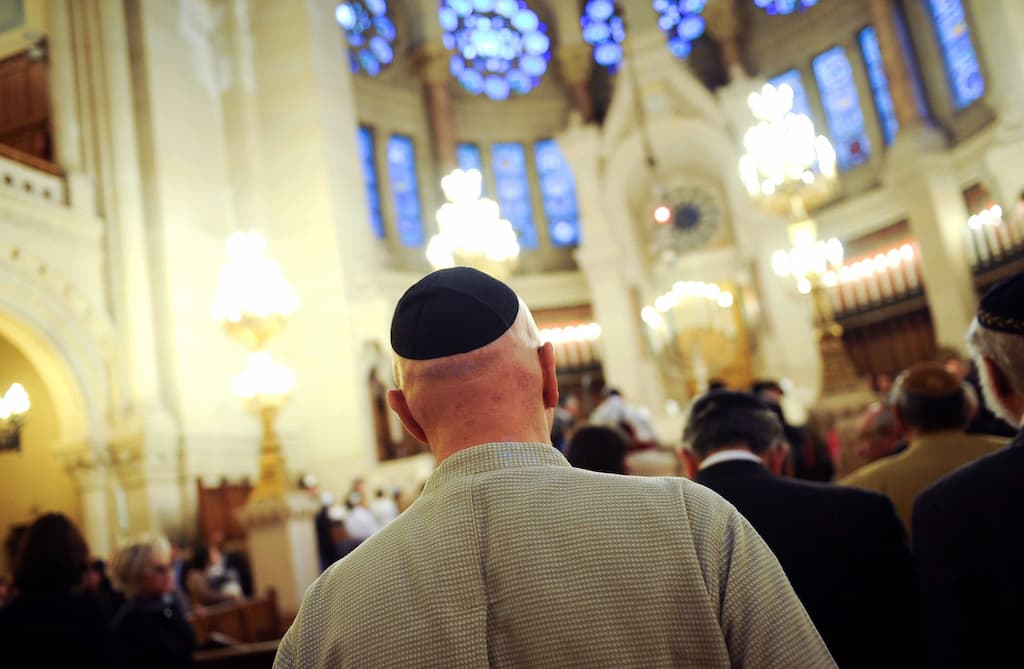 Őrizetbe vettek egy gyanúsítottat a párizsi zsinagógánál történt bántalmazás miatt