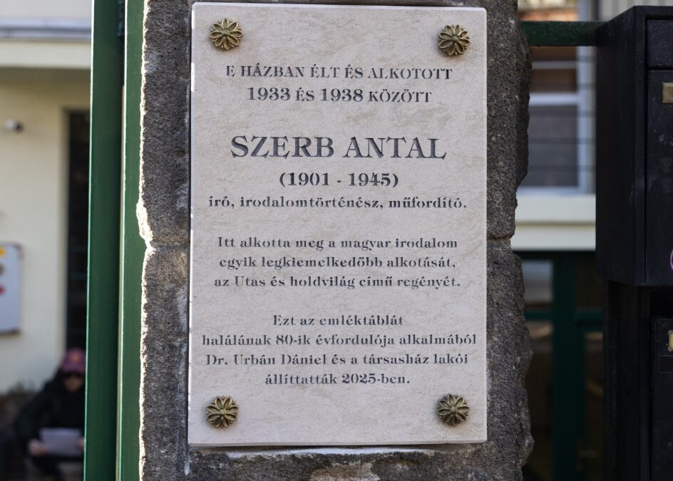 Emléktáblát avattak Szerb Antal halálának 80. évfordulóján