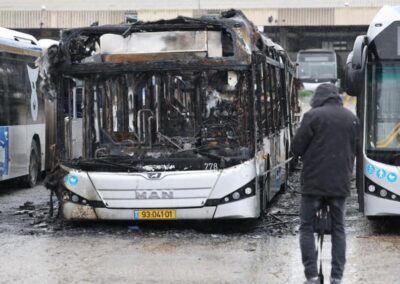 Izrael három zászlóaljat vezényelt Ciszjordániába, miután autóbuszokban követtek el buszrobbantásokat