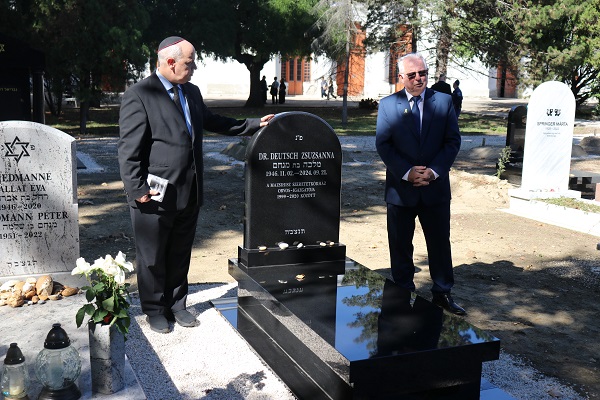 Felavatták a Szeretetkórház néhai igazgatójának sírkövét