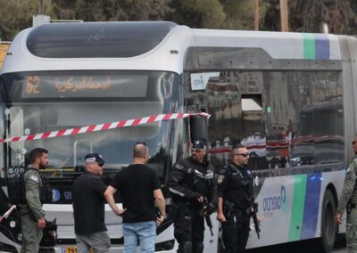 Az izraeli hatóságok lerombolják a hétfői merényletet elkövető terroristák házait