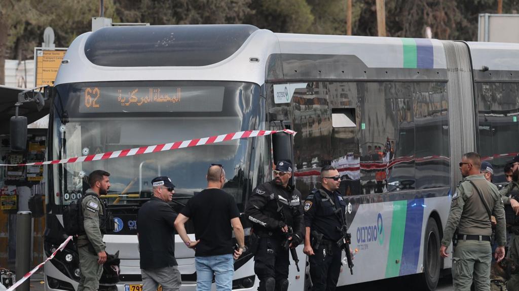 Az izraeli hatóságok lerombolják a hétfői merényletet elkövető terroristák házait