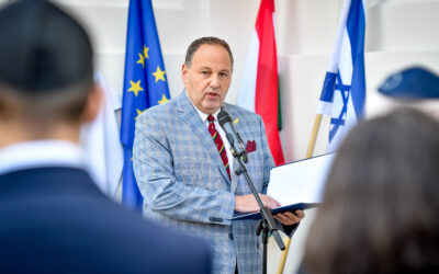 Emléktáblát avattak Ocskay László honvéd századosnak a zuglói zsinagóga falán