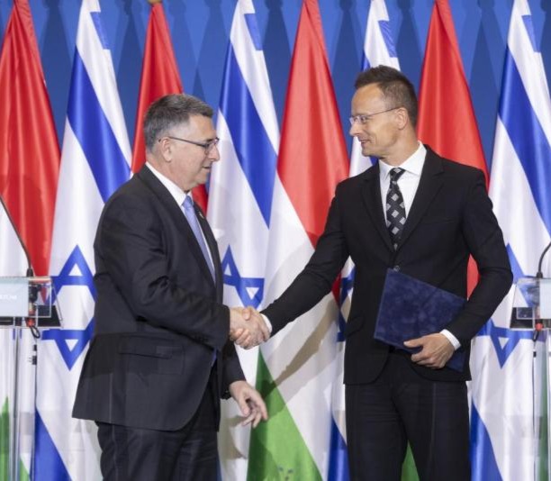 Szijjártó Péter: felszólítjuk az Európai Uniót, hogy vessen véget az Izrael-ellenes politikájának