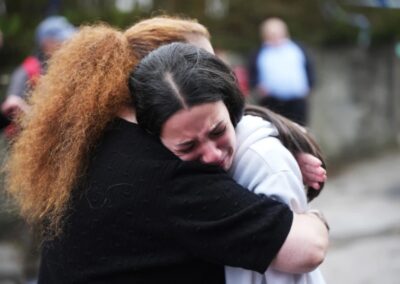 Késeléses és gázolásos terrortámadás történt egy manchesteri zsinagógánál