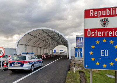 Az Ausztriába bevándorlóknak nyilatkozniuk kell, hogy nem antiszemiták