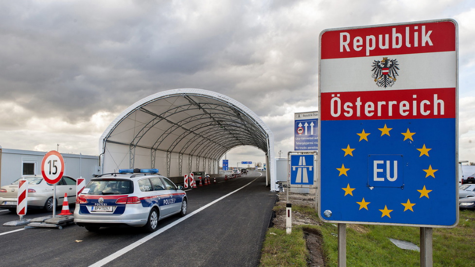 Az Ausztriába bevándorlóknak nyilatkozniuk kell, hogy nem antiszemiták