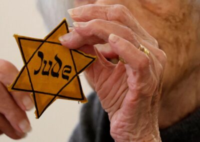 Felháborodást váltott ki Lengyelországban második világháborús áldozatok tárgyainak tervezett árverése