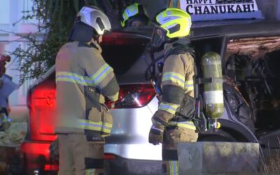 Ausztráliában felgyújtottak egy „Boldog Hanukát” felirattal ellátott autót