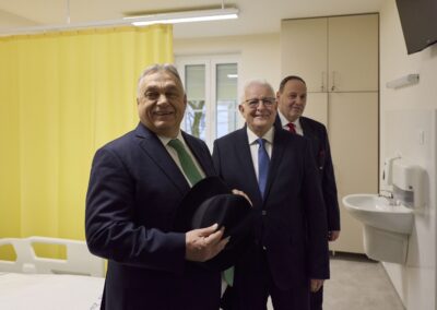 Orbán Viktor a Szeretetkórházban: „Érezhető az a plusz lelkiség, ami a vallásos jelleg sajátja”