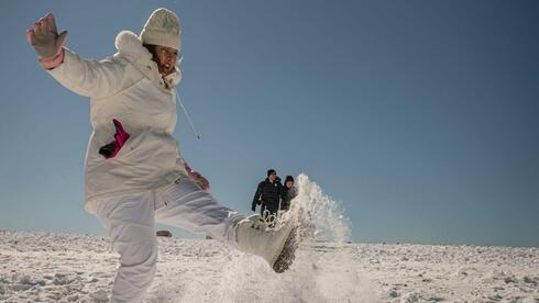 A háborús leállást követően az első havazás ezreket vonzott a Hermon-hegyre