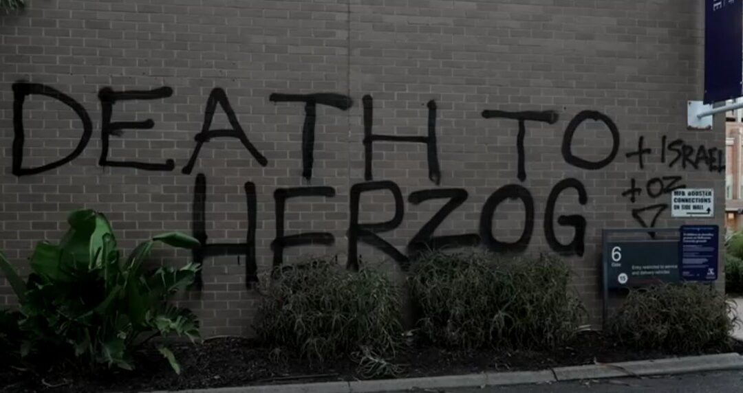 „Halál Herzogra” feliratot festettek a melbourne-i egyetem falára