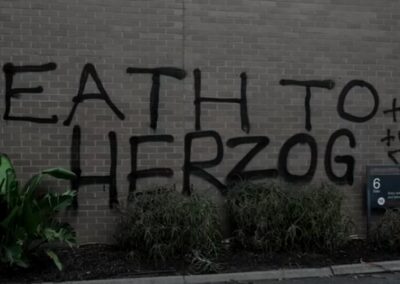 „Halál Herzogra” feliratot festettek a melbourne-i egyetem falára