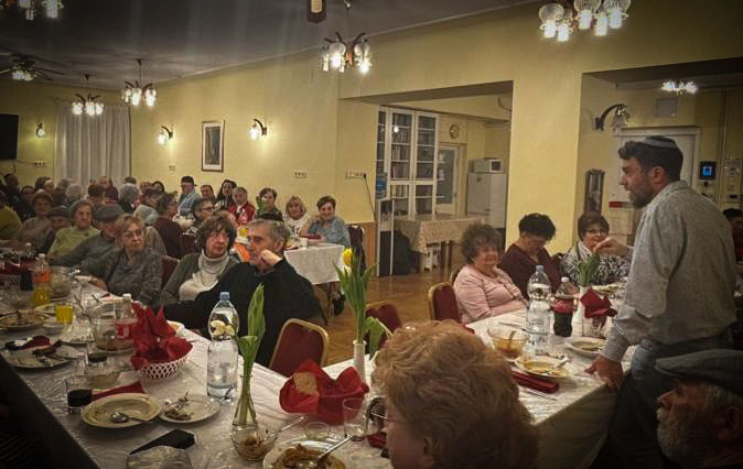 Zájin Ádár halvacsorát tartott a BZSH Héber Imre és a Herman Lipót Idősek Klubja