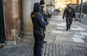 Börtönbe kerülnek az izraeli nagykövetség ellen terrortámadást elkövető svéd...