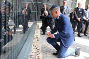 Magyar Péter a holokauszt magyarországi áldozatainak emléknapi megemlékezésén